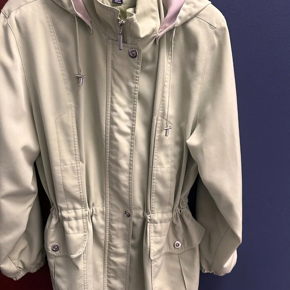 Green, Raincoat, Trenchcoat - Picture 8 of 12